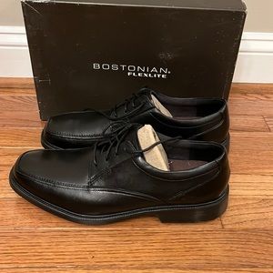 Never worn. Bostonian flexlite